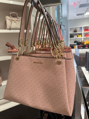 <b>RM 698</b> Deposit RM 350