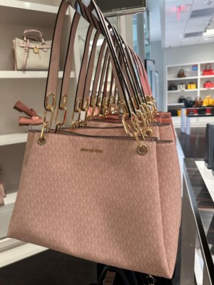 <b>RM 698</b> Deposit RM 350