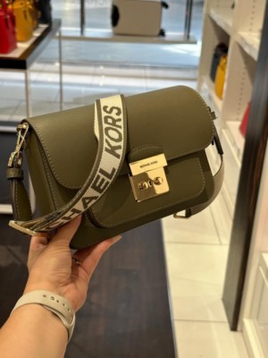 <b>RM 698</b> Deposit RM 350