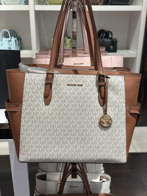 <b>RM 649</b> Deposit RM 320